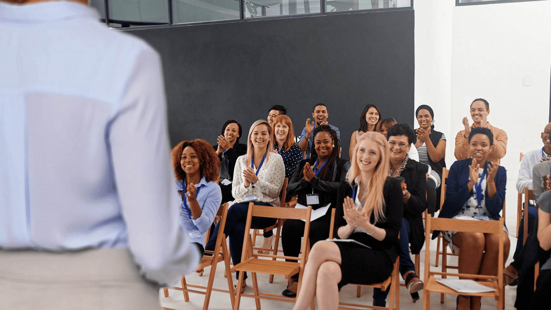 Accompagner vos étudiants dans l integration des elements de l image professionnelle avec des ateliers de conseil en image en Vendee avec le Miroir de Flo